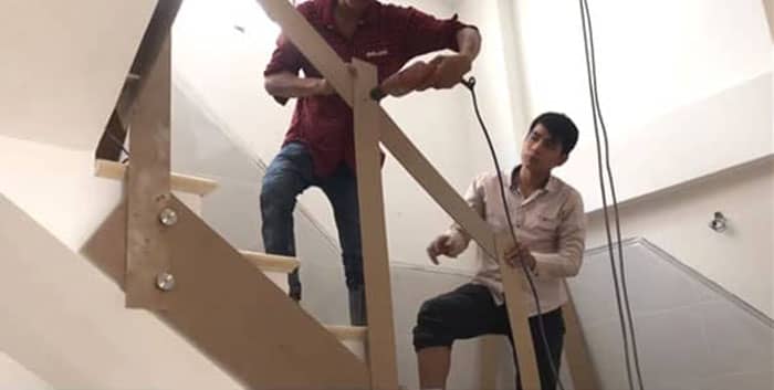 Cach lam cau thang kinh bang duong go ep