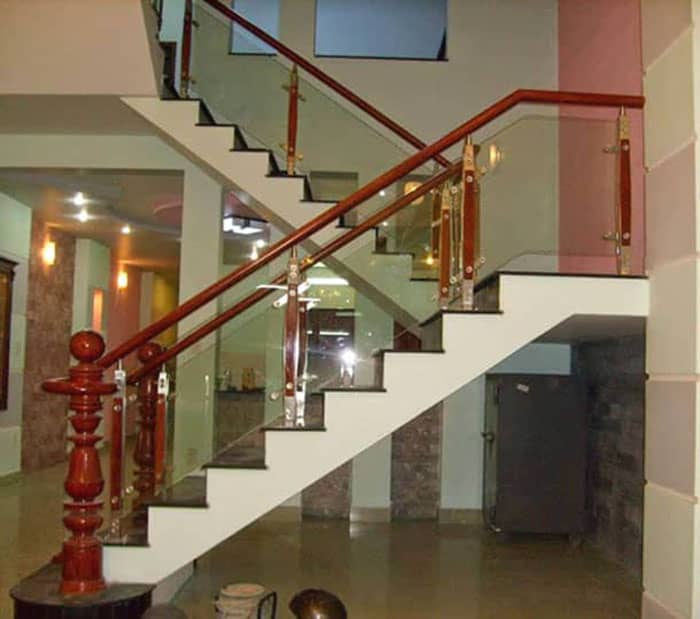 Lắp cầu thang kính gia đình chất lượng cao