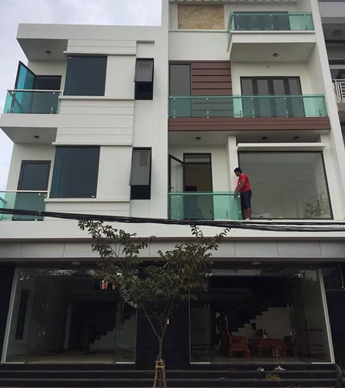 Lap dat mau lan can kinh thang cho mat tien nha dep