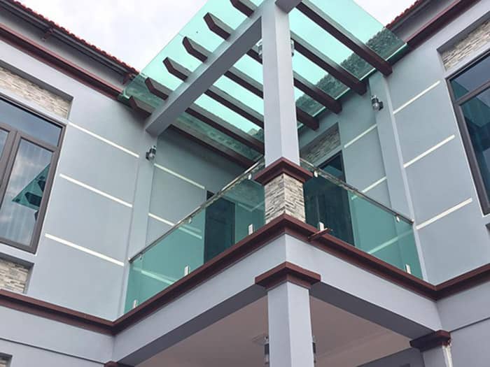 Mặt chữ L có thể thiết kế như một cách trang trí lan can hấp dẫn cho không gian.