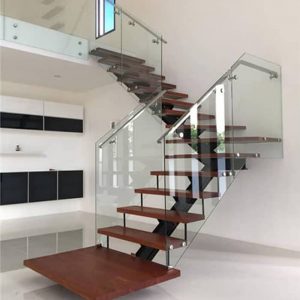 Cầu thang xương cá đơn lắp đặt vách kính cường lực