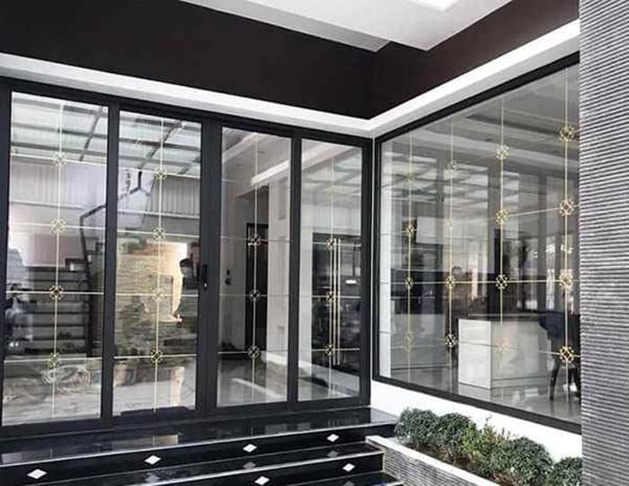 Lắp đặt cửa nhôm xingfa 4 cánh kính nẹp hoa đồng đẹp