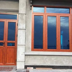 Lắp đặt cửa nhôm việt pháp vân gỗ đẹp sang