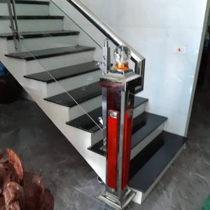 Mẫu chân trụ cầu thang inox ghép với kính hiện đại