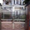 Mẫu cổng inox đẹp và sang trọng có mái vòm ấn tượng