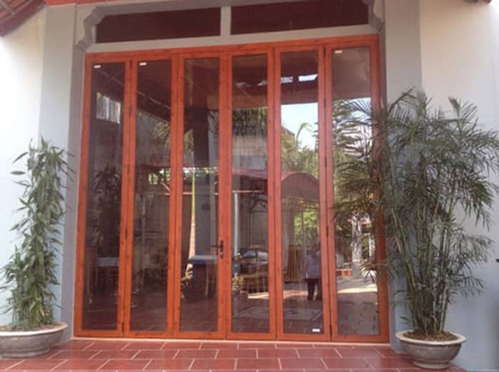 Mẫu cửa xingfa mặt tiền xếp trượt nhiều cánh tiện dụng