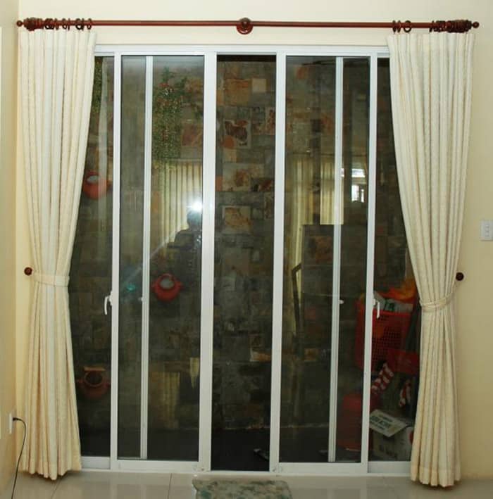 Mẫu cửa đi lùa 4 cánh cho phòng ngủ xinh đẹp