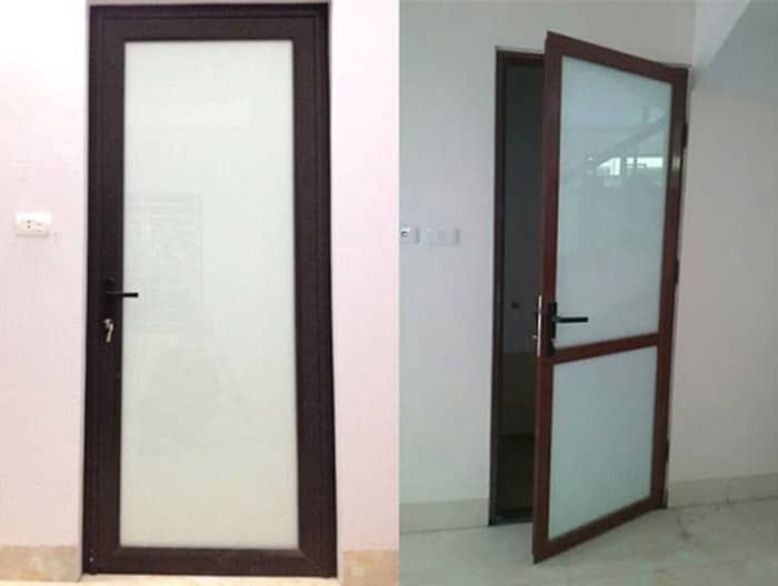 Mau cua di nhom 1 canh he 4500 nha ve sinh