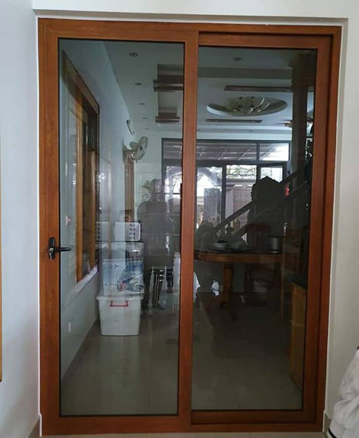 Cửa lùa nhôm Việt Pháp 2 cánh màu vân gỗ sang trọng