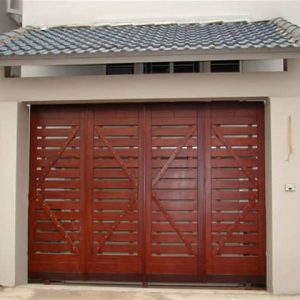 Mẫu cửa sắt 4 cánh sơn tĩnh điện màu giả gỗ biệt thự nhà đẹp