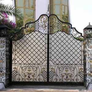 Mẫu cửa sắt mỹ thuật đẹp cho nhà sang