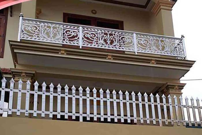 Mẫu lan can ban công sử dụng chất liệu inox hoa văn không gỉ