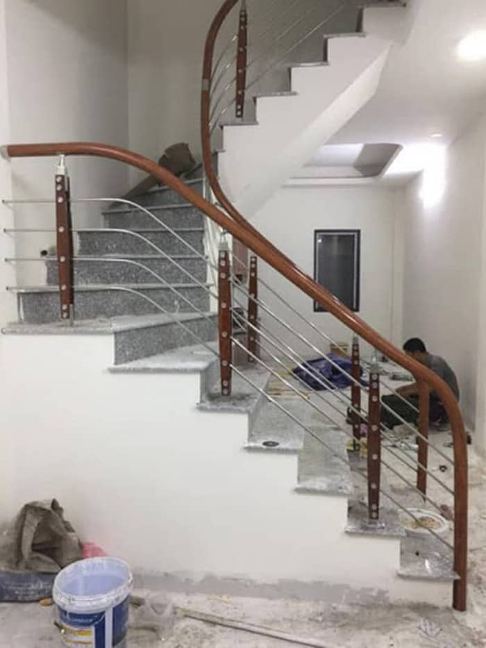 Thi công lan can cầu thang inox tay vịn nhựa