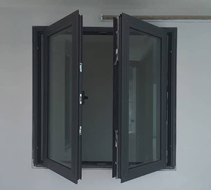 Kich-thuoc-cua-so-2-canh-quay-ban-le-inox