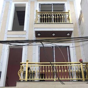 Lap dat lan can inox son tinh dien mau vang dep