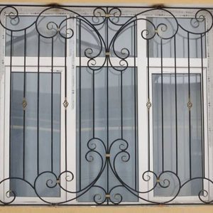 Mẫu hoa sắt cửa sổ nghệ thuật sơn màu đen đẹp