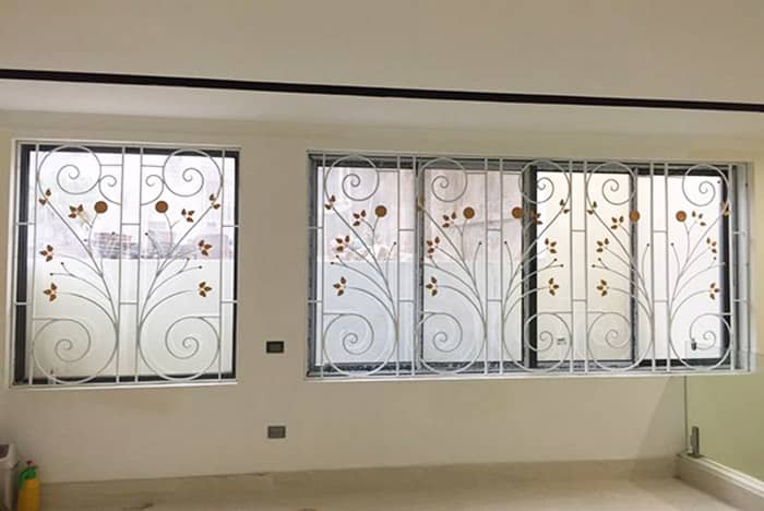 Mẫu hoa sắt cửa sổ uốn lượn hoa lá mềm mại đẹp