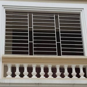Mẫu khung cửa sổ inox chia thành 3 khoang đẹp