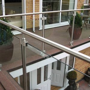 Mau lan can inox hang lang gan kinh ngoai troi dep