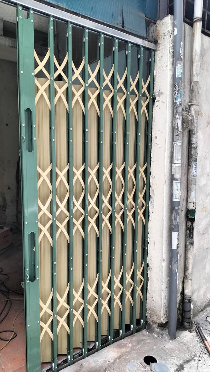 Giá cửa sắt xếp trượt khá rẻ tại Thế giới cửa