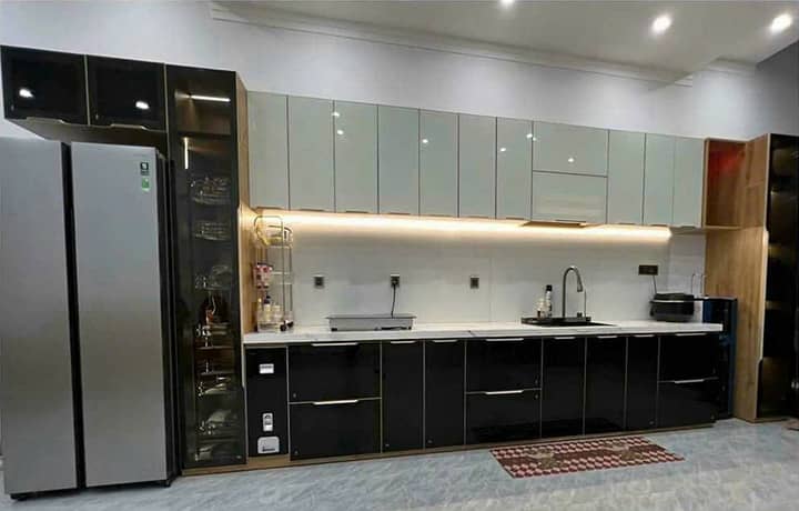 Tủ bếp treo tường hợp kim nhôm cánh kính có độ bền vượt trội