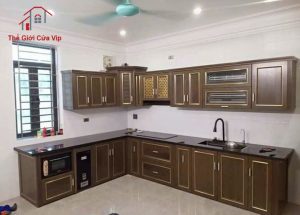 Mẫu tủ bếp chữ L nhôm kính đẹp