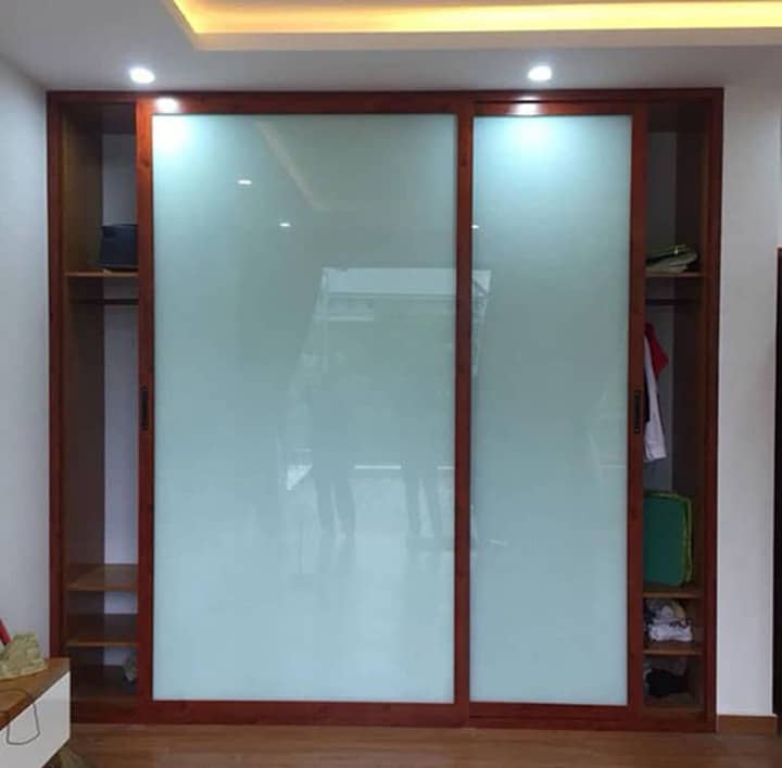 Lắp đặt mẫu tủ quần áo cửa lùa 2 cánh kính sữa mờ tại hà nội