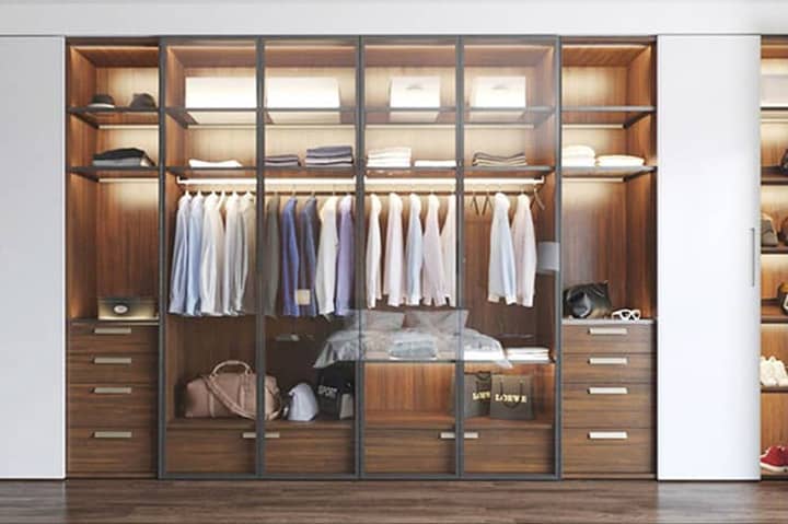 Lựa chọn mẫu tủ âm tường quần áo bằng nhôm kính giả gỗ
