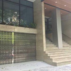 Lắp đặt cửa kéo inox 304 cho công ty Hà Nội