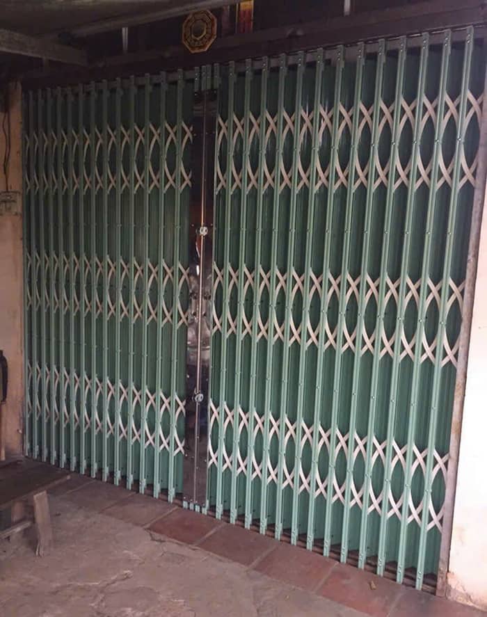 Lắp đặt cửa lùa đài loan 2 cánh sử dụng đối đầu inox bóng đẹp