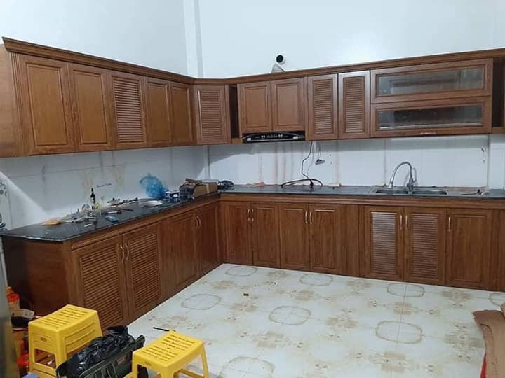 Tủ bếp nhôm Omega của Thegioicuavip được thiết kế sang trọng, hiện đại, sử dụng chất liệu nhôm Omega cao cấp, bền đẹp và chống oxy hóa hiệu quả. Sản phẩm phù hợp với mọi phong cách nội thất, tạo nên không gian bếp hoàn hảo. Liên hệ hotline 0969-777-838 hoặc email info@thegioicuavip.com. Địa chỉ: số 32 Thúy Lĩnh, Lĩnh Nam, Hoàng Mai, Hà Nội.