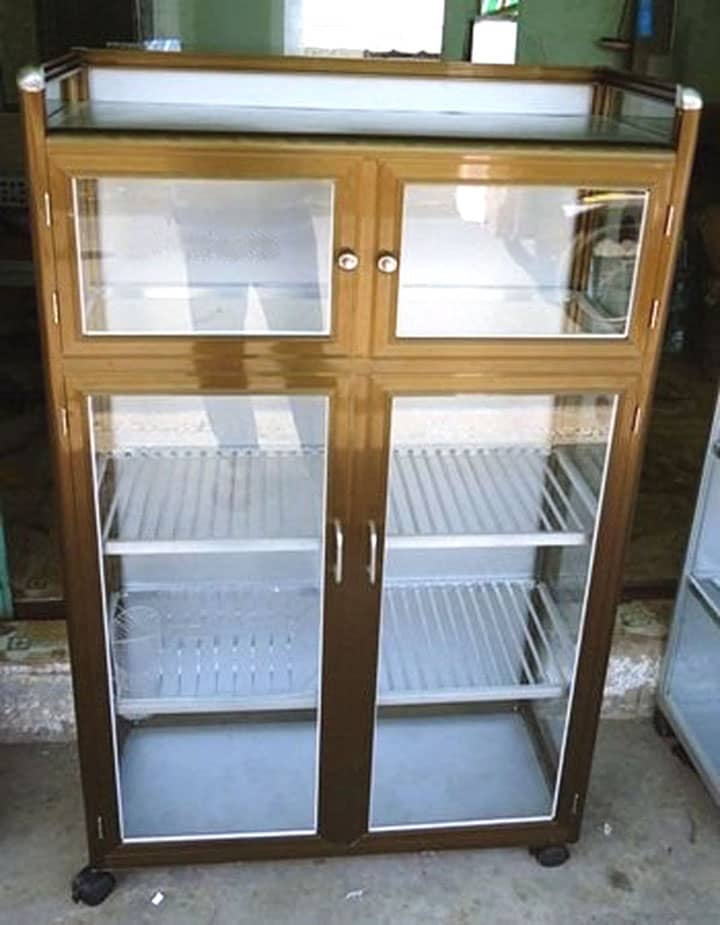 Mẫu tủ nhôm đựng chén bát màu đồng đẹp