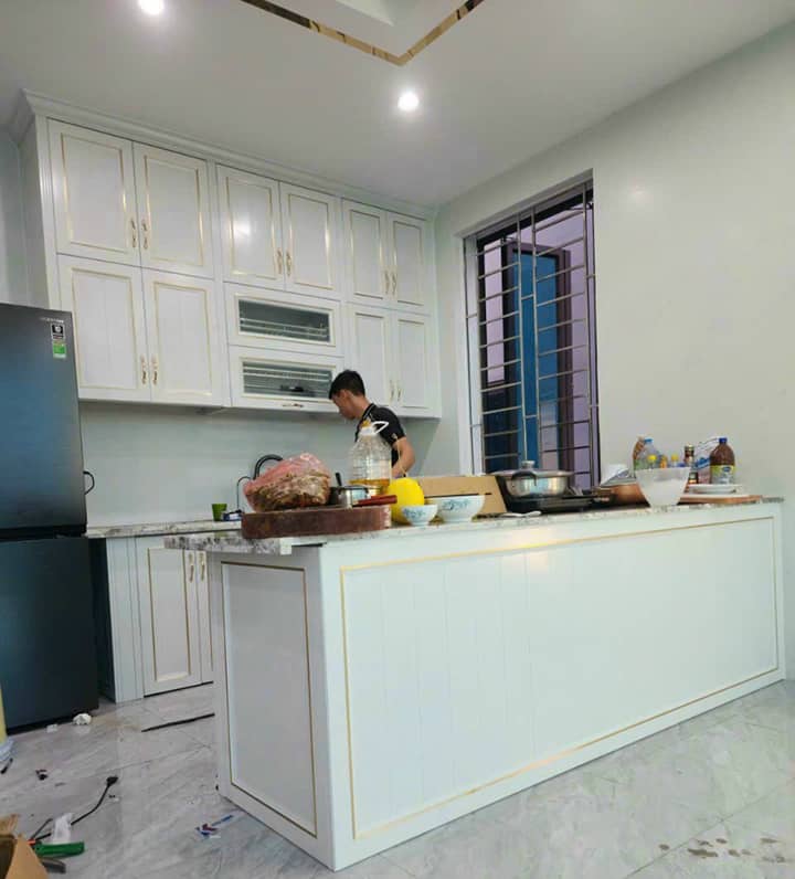Tủ bếp nhôm trắng sữa đẹp tinh tế