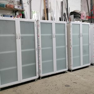 Sử dụng tủ đựng chén bát nhôm kính không lo mối mọt
