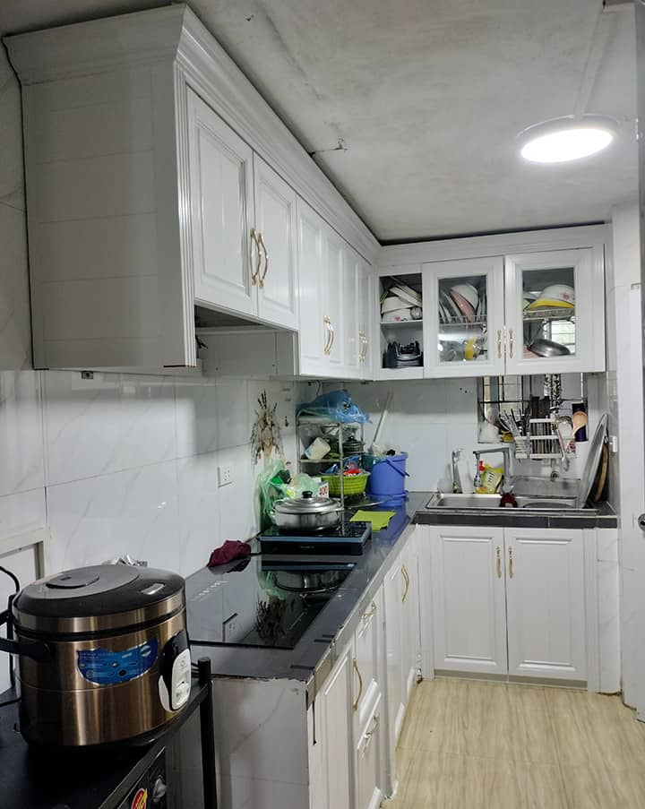 Mẫu tủ chén bát treo tường màu trắng sứ đẹp sang