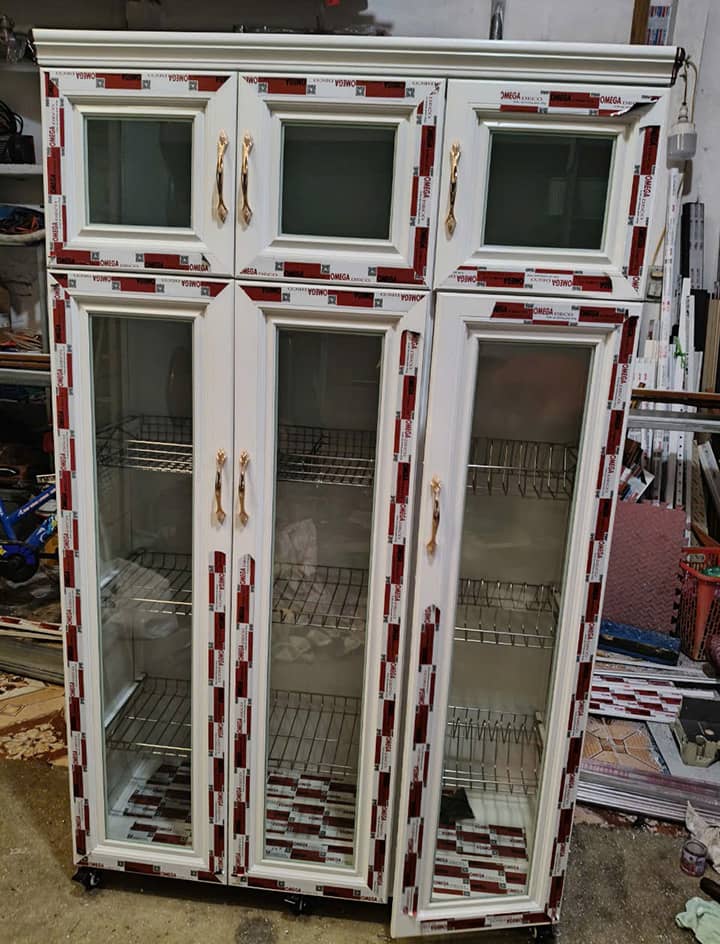 Mẫu tủ để chén bát nhôm nội thất màu trắng sứ cao cấp